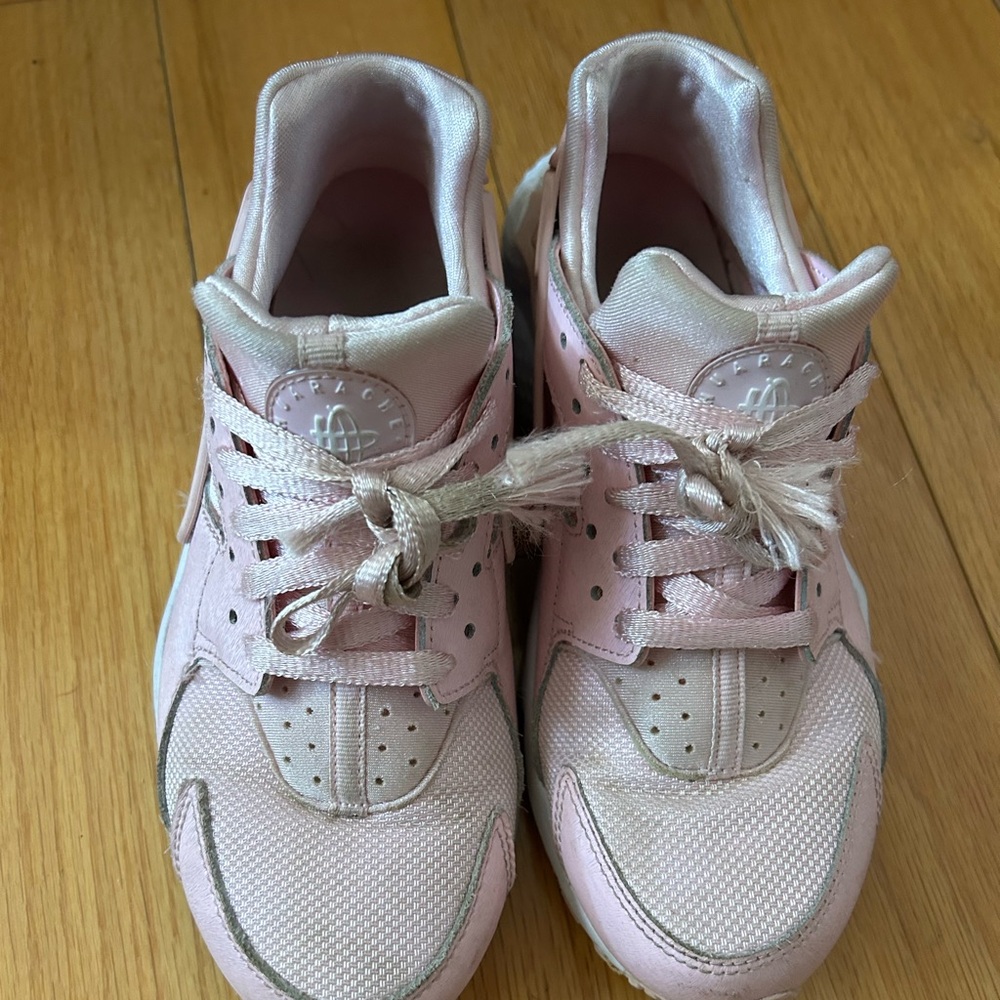 Pink huaraches